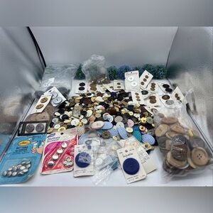 Lot Vintage Genuine Buttons LA MODE Mixed Wood Early Plastics Metal